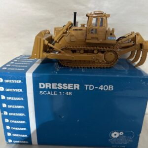 Dresser TD-40B Dozer with Ripper and ROPS - CCM 1:48 Scale Diecast Model box 5