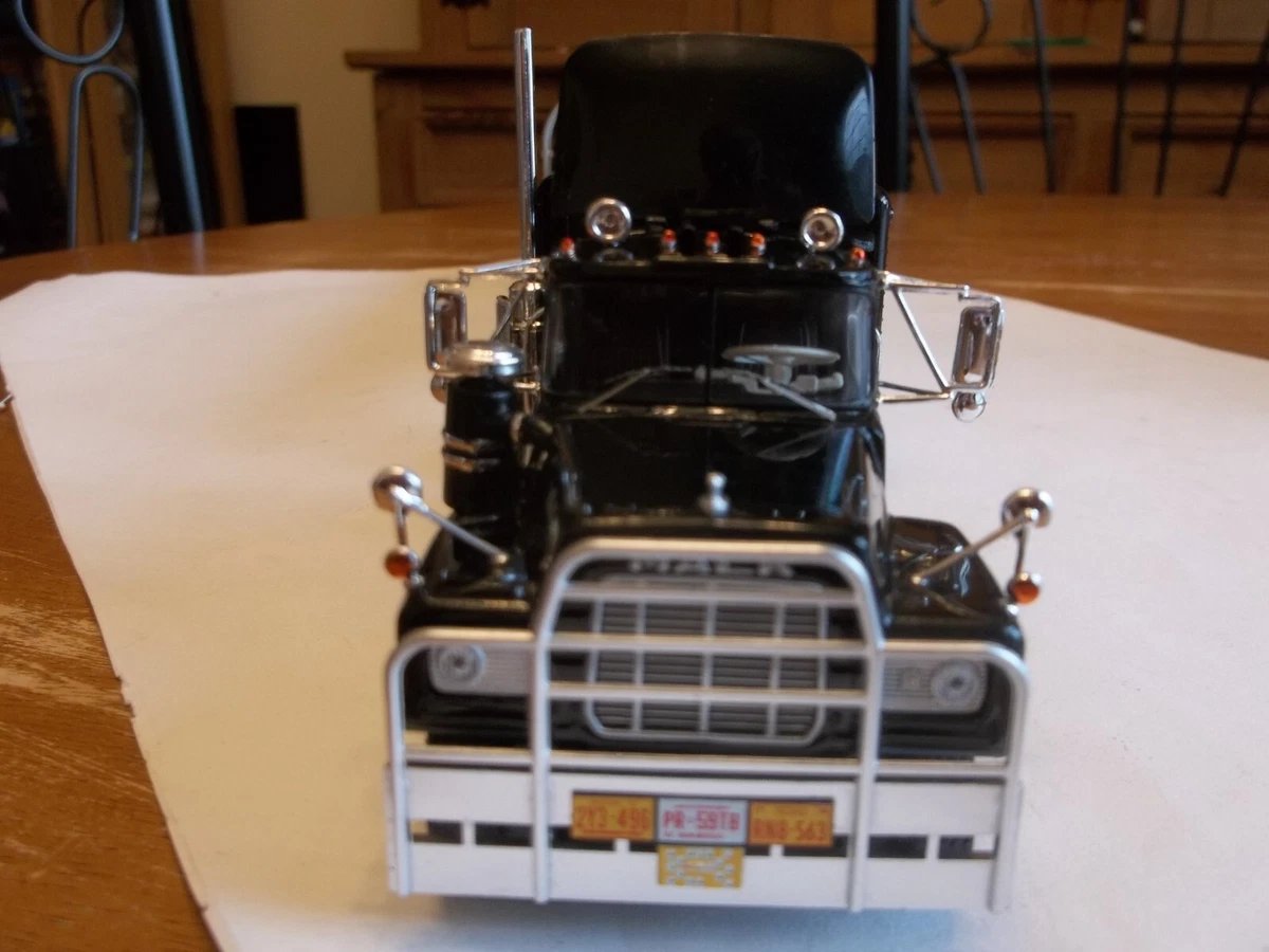 The CONVOY Rubber Duck Truck: Modified IXO TR100 Mack R + Custom Trailer - 1/43 - Image 8