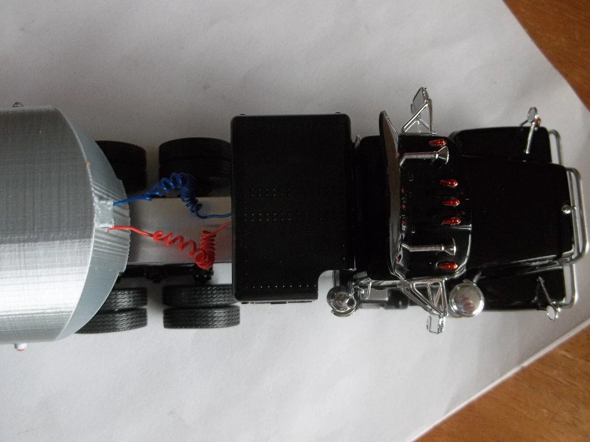 The CONVOY Rubber Duck Truck: Modified IXO TR100 Mack R + Custom Trailer - 1/43 - Image 10