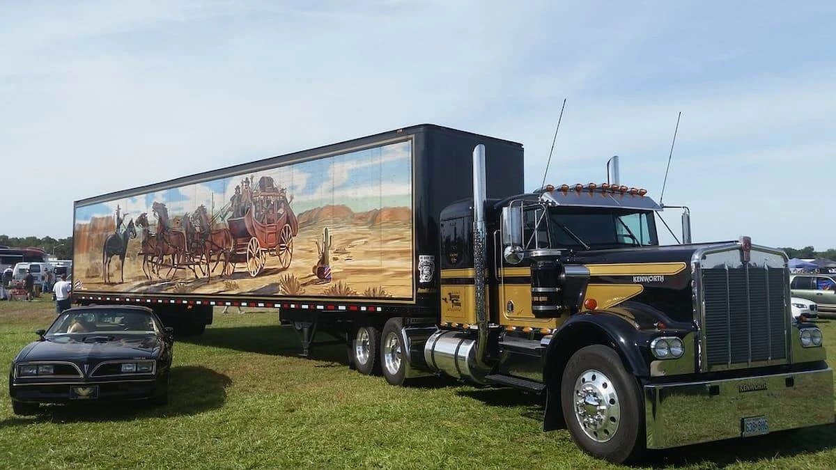 Smokey and the Bandit Kenworth W900 w/ Trailer in 1:18 scale by Road Kings - Image 5