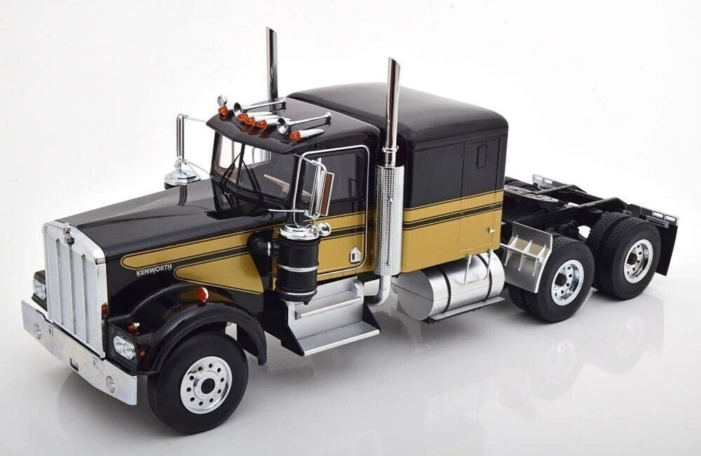 Smokey and the Bandit Kenworth W900 w/ Trailer in 1:18 scale by Road Kings - Image 3