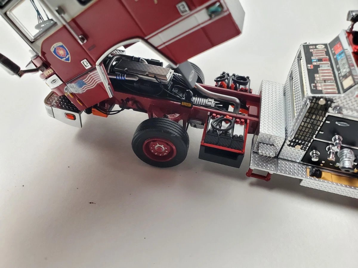 TWH Pierce Quantum Pumper San Antonio F.D #7 Firetruck 1:50 Fire Engine - Image 9