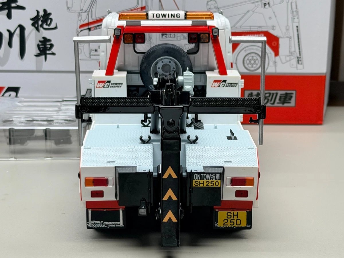 TINY City 1/18 Hino 300 World Champion Tow Truck Diecast Model Car