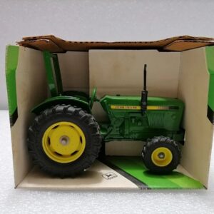 Tractor JOHN DEERE Compact Utility -Vintage 1:16 Scale , Made in USA 1991